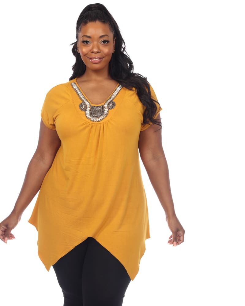 Front of a model wearing a size 1X Fenella Tunic Top in Mustard by White Mark. | dia_product_style_image_id:257269